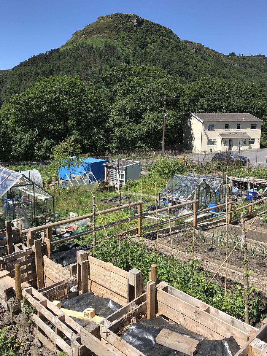 DuncanMilwain's tweet photo. Excellent day (in fierce heat) with @W_2_R_Woods and the good people of Blaenycwm Chapel discussing @RealJunkFood @fuelforschool #payf https://t.co/dt3trSfESG