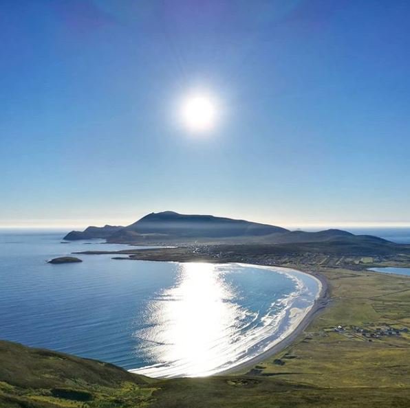 What a glorious shot of the western tip of Achill Island by Basqp! To discover your Mayo click here goo.gl/k22sWf