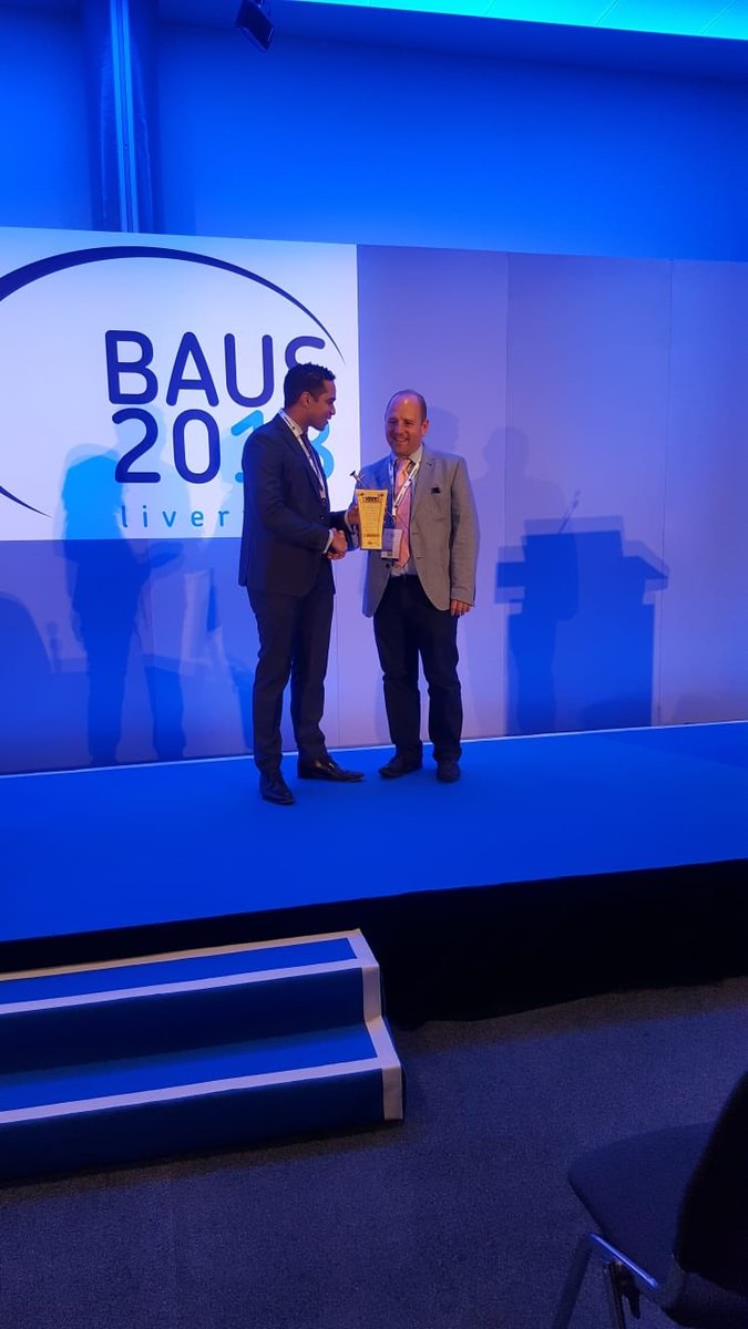 BSoT_UK's tweet photo. Fantastic to award this prestigious prize to @OJWiseman #silvercystoscope #training BAUS18 https://t.co/AZwklgaryi