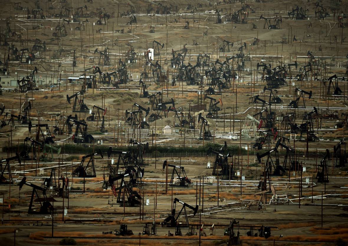 KQED's tweet photo. Federal Judge Dismisses SF and Oakland Climate Lawsuit Against Big Oil https://t.co/qsHfbPKL50 Via @KQEDscience https://t.co/H7MqYF4noL