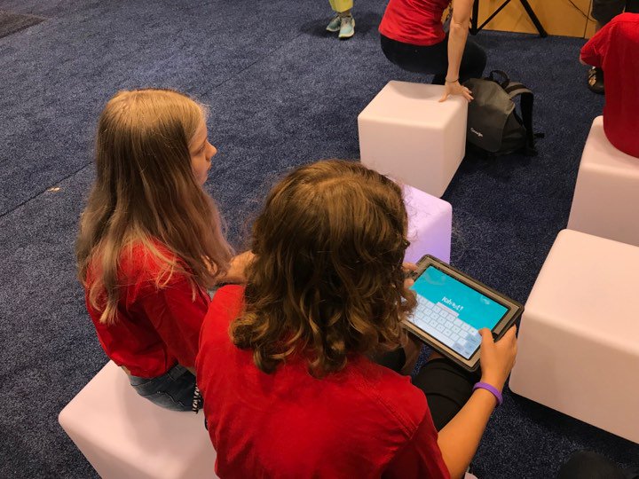 Kahoot's tweet photo. Learners are becoming leaders right on the spot! 👊🎓 The Ss from @MetcalfSchool are teaching attendees at #ISTE18 how to use the Kahoot! app 📲 #LearnersToLeaders https://t.co/gYyD9gJkIV
