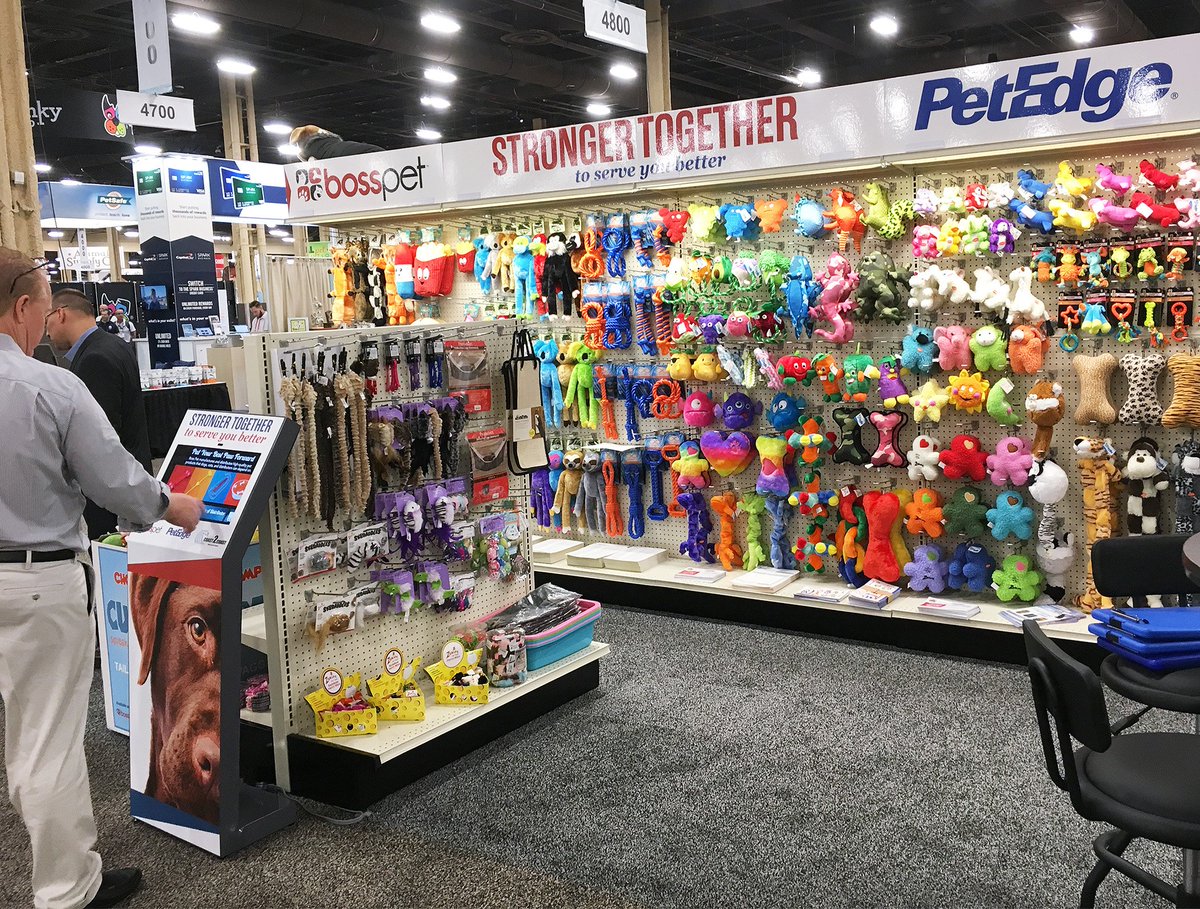 BossPetProducts's tweet photo. Day 1 of #SZ18! Stop by booth 4801 and say hey to the @BossPetProducts team; see what's new! @superzootweet #pets #SuperZoo2018 https://t.co/ZSzZWae1IV