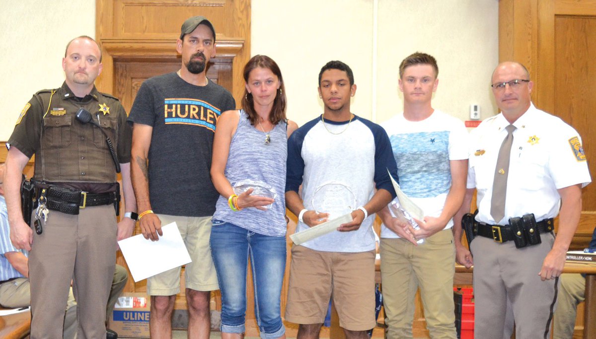 Lifesaving awards were presented Monday to two Norway High School students and the family of the late Bryan Stanchina, a fellow student who drowned last year as the trio rescued a swimmer in distress in the Twin Falls area of the Menominee River: buff.ly/2Mpkr5Z