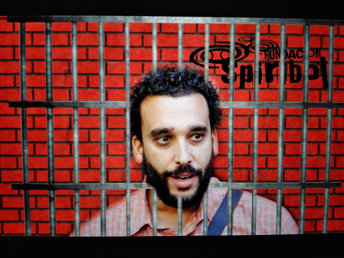 poya_man's tweet photo. Pelopolla hoy nos hemos cruzado. Veo que cada vez hay menos pelo... Saca ya lo de tus sociedades no? Que @FundSpiribol sirva de aval de una de tus sociedades es que no eres trigo limpio... Ya mismo en la trena... @spiriman https://t.co/DSU9zf7sum