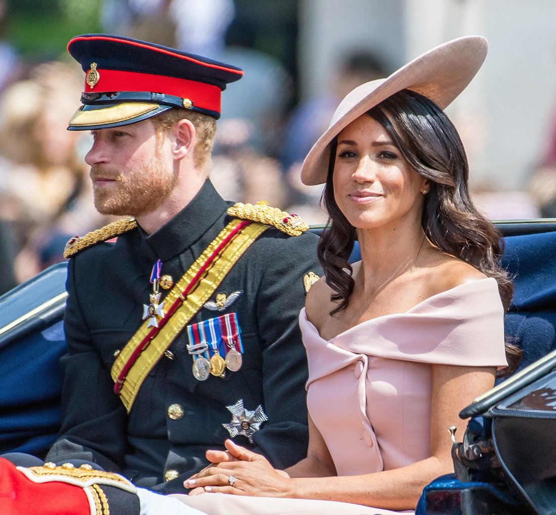 OutlanderUni101's tweet photo. Here's HRH The Duchess of Sussex (a.k.a. the former Ms. Meghan Markle) wearing a lovely dress in my favourite shade of pink! #AshesOfRoses

Source:  https://t.co/pPkeANofMn

@KensingtonRoyal https://t.co/lpdKdiO9dx