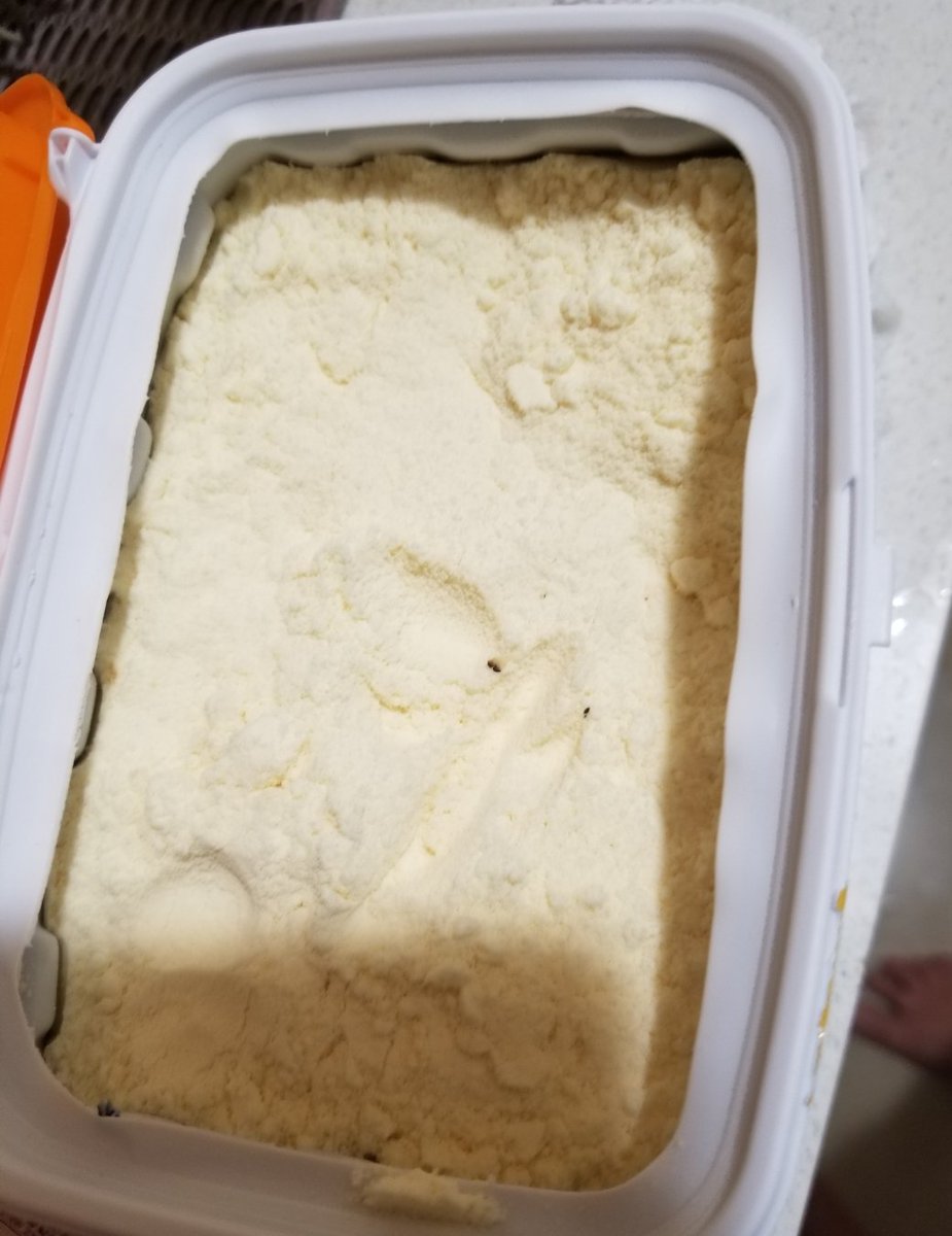 Katrina_mb8's tweet photo. @AbbottNews @AbbottGlobal Parents please be AWARE! Black stuff found in my sons #SIMILAC Sensitive #BabyFormula! Picture attached, video on my facebook, link below
https://t.co/E4cHMCNHEK
and instagram. #Abbott #AbbottSimilac #BeAware #SimilacFormula https://t.co/NhP2tlpNPj