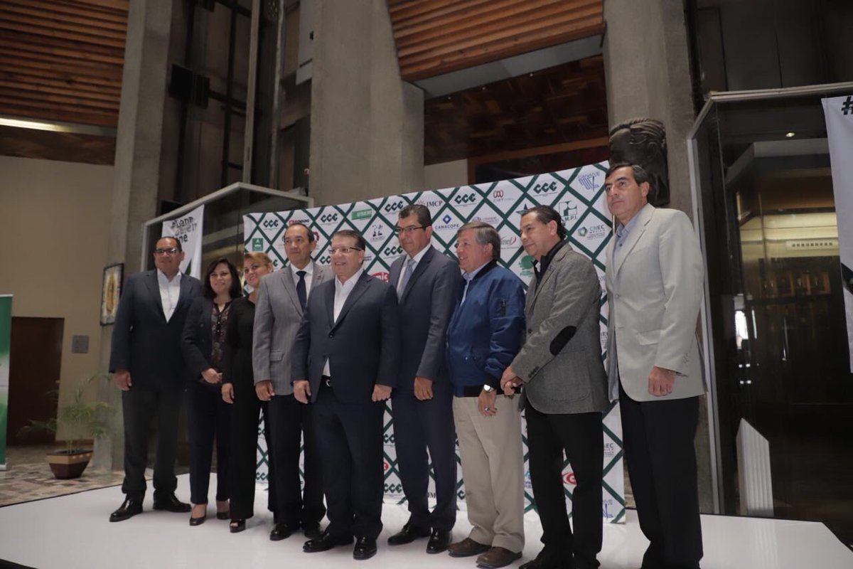 EnriqueDogerG_'s tweet photo. Hoy firmé la Agenda Empresarial de nuestros amigos de la @CCEPuebla en señal de compromiso con todos los poblanos. Estamos a pocos días de definir el futuro del país y de nuestro estado.
Estoy seguro de que el #CambioSeguro llegará el #1DeJulio. 
#VotaDoger #VotaPRI https://t.co/XRCanTT8nn