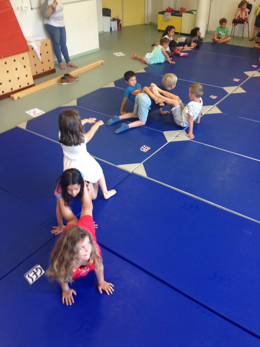 classeMSGS's tweet photo. Acrosport à l'école : rencontre entre les deux classes de MS -GS #acrosportmaternelle https://t.co/PsfoxGM6td