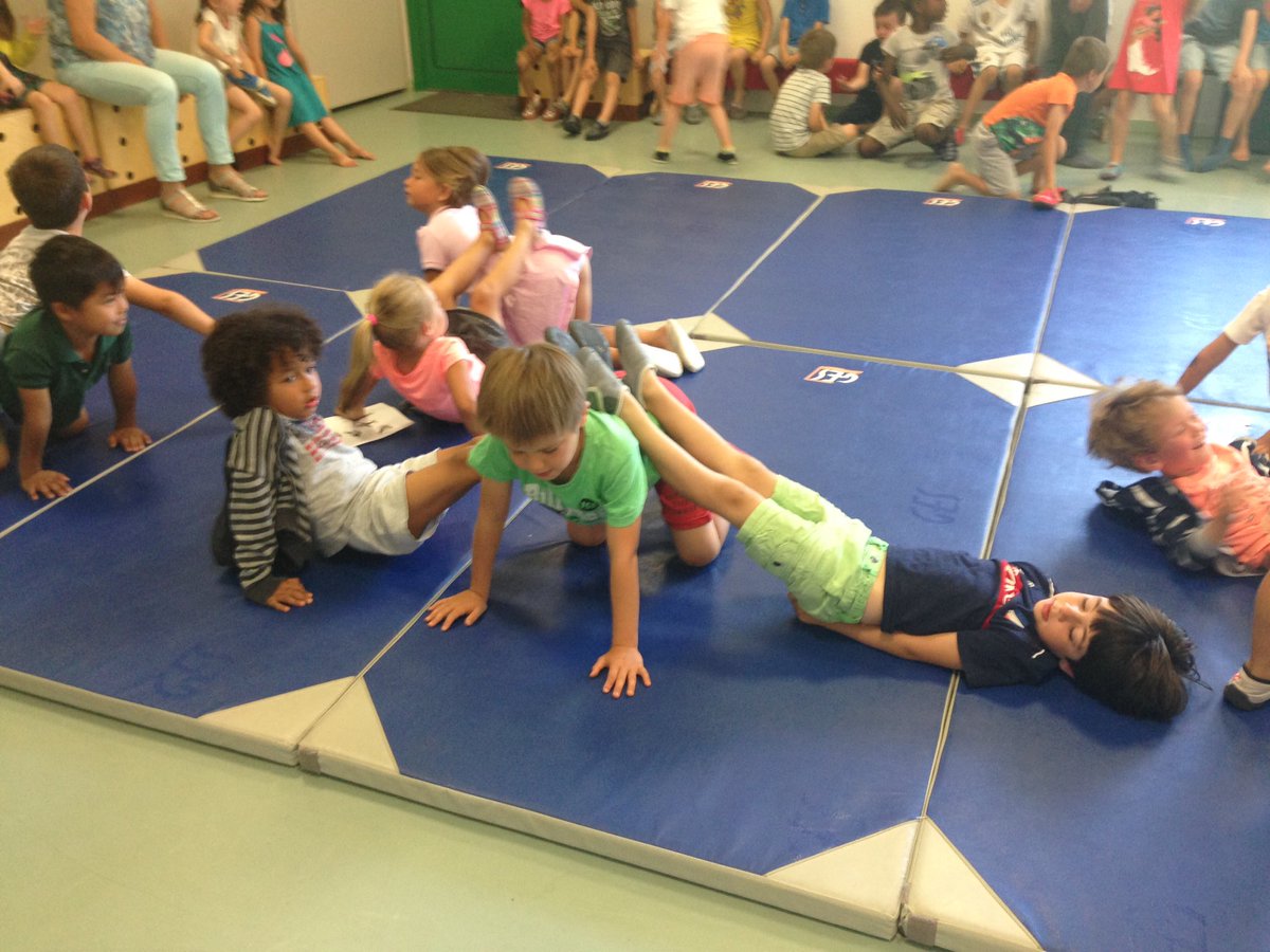 classeMSGS's tweet photo. Acrosport à l'école : rencontre entre les deux classes de MS -GS #acrosportmaternelle https://t.co/PsfoxGM6td