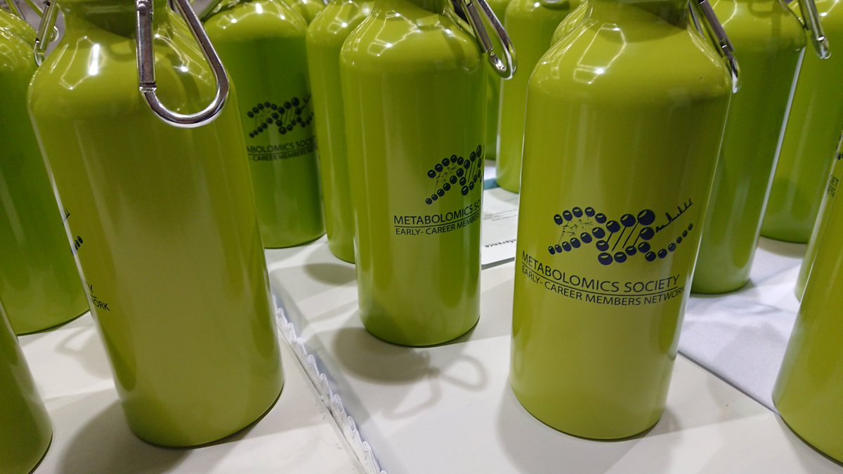 jjjvanderhooft's tweet photo. Busy times at the @MetabolomicsSoc booth this morning at #MetSoc2018 where more than 20 early and less early career scientists came to inquire after the Society's initiatives! 🙂 And if you haven't got your bottle yet.... https://t.co/Fa3QXNSKaX