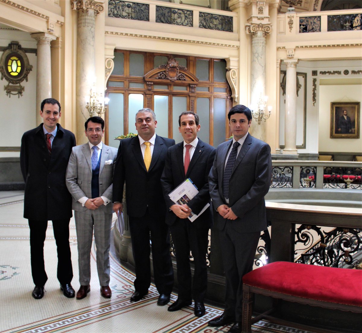 corpo_rm's tweet photo. Hoy Grte. Gral @MatiaslopezRed, presentó al directorio de @CorpTurismoRM a dos nuevos integrantes, el alcalde de @SanJosedeMaipo1, @alcaldepezoa quien representa a la @AMUR_RM y el recientemente nombrado Director Regional de #CorfoRM @alvaroundurraga
#TurismoRM #RMdeTodos https://t.co/eyfatadOld