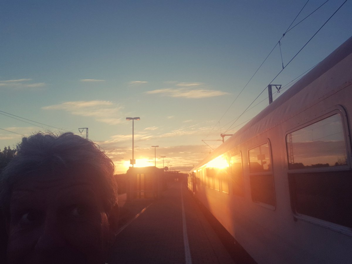 oliver__express's tweet photo. Auf dem Weg nach Stuttgart. Euch allen einen schönen Abend. https://t.co/BbraApFvpS