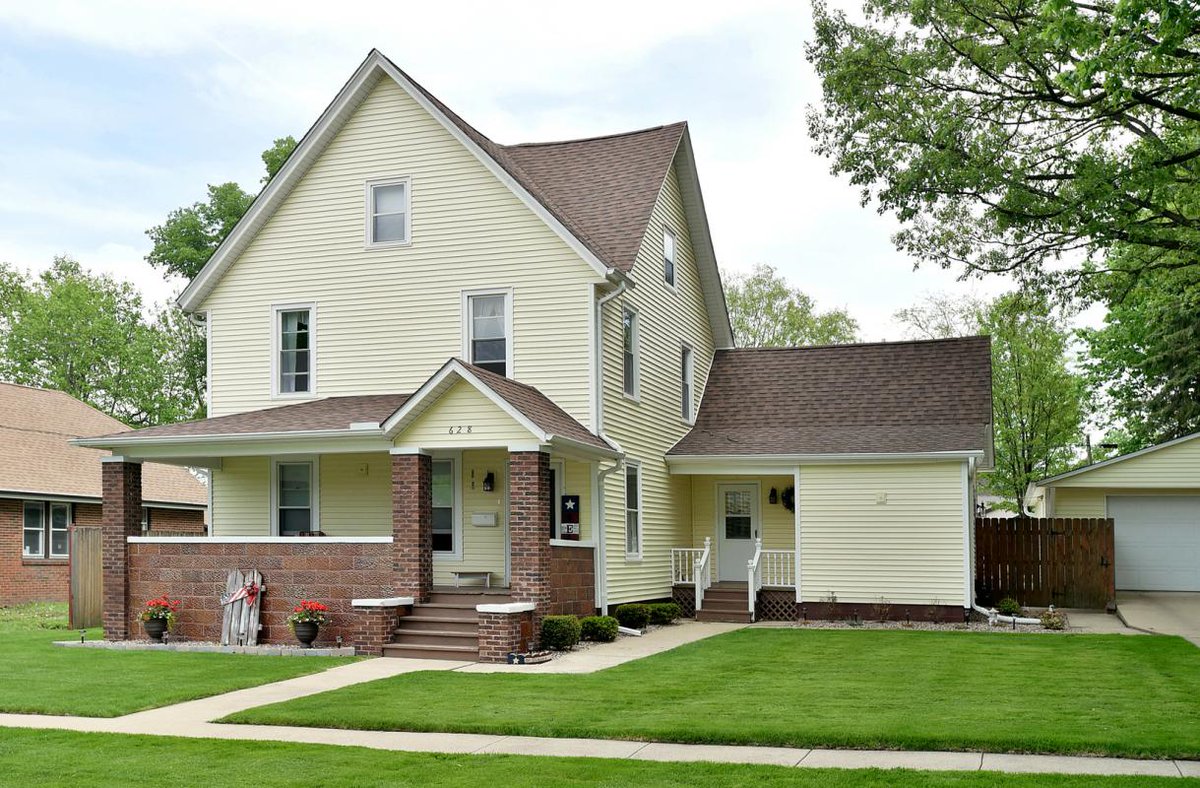 REMAX_1st_IL's tweet photo. We are looking for a buyer on 628 Catherine Street #Ottawa #IL  #realestate https://t.co/fjk4f5sEWB https://t.co/HktELk52kW