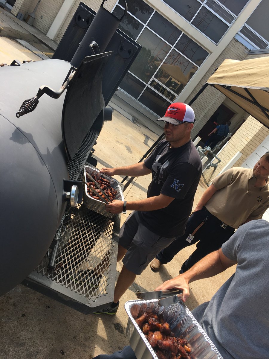 MSHPTrooperA's tweet photo. Our Staff put together an employee appreciation lunch today.  Our very own Tpr Jake Duval smoked it for us!!  #thanks #SmokedWings https://t.co/dMsAocdKRW