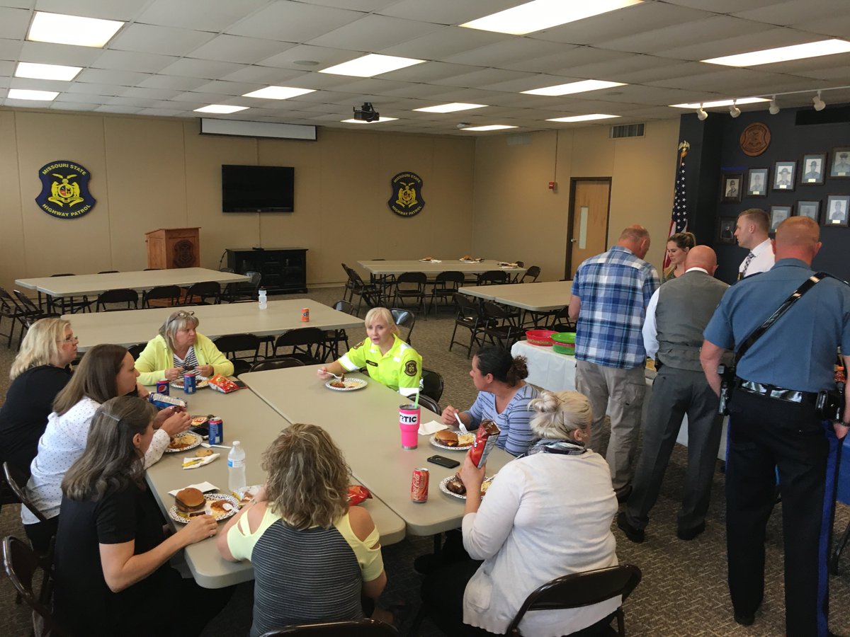 MSHPTrooperA's tweet photo. Our Staff put together an employee appreciation lunch today.  Our very own Tpr Jake Duval smoked it for us!!  #thanks #SmokedWings https://t.co/dMsAocdKRW