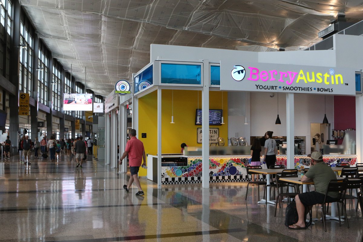 AustinAirport's tweet photo. Austin local favorites Departure Lounge and Berry Austin Frozen Yogurt now open near Gate 8 @AUStinAirport by @PLshopdinefly https://t.co/YpQ849aW8j #flyaustin #local #berryaustin https://t.co/2KdTbgwyRk