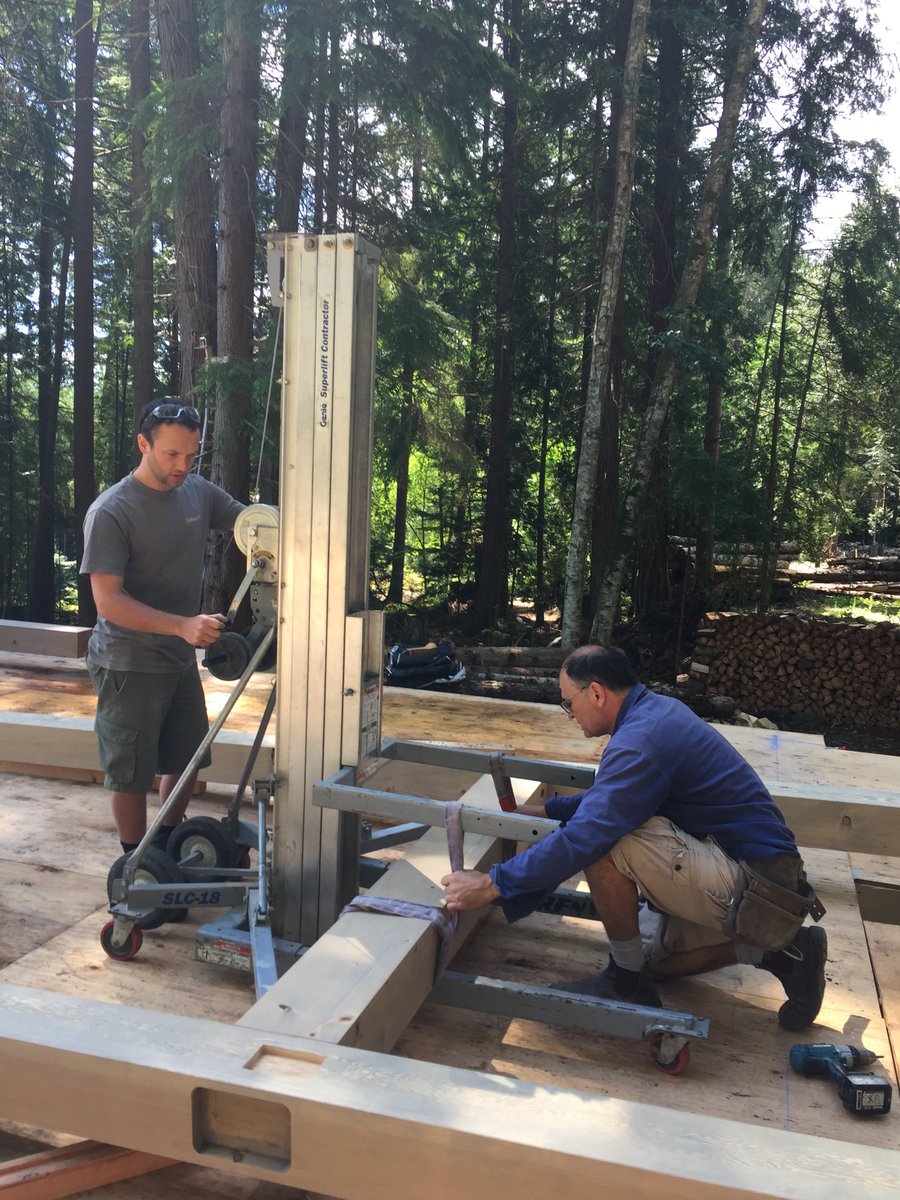 KRTimberworks's tweet photo. Raising week on Galiano Island! #timberframe #islandliving #galianoisland #joblove #douglasfir #dreamhome #beautifulbc https://t.co/BtnzZvQovy