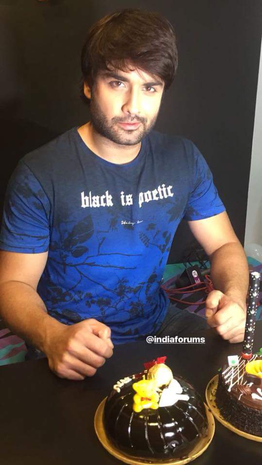 btsmyeuphoria's tweet photo. Cr: @indiaforums (FB)

#VivianDsena today shot for B'day gift segment .

@VivianDsena01 https://t.co/1MRDHtWw0P