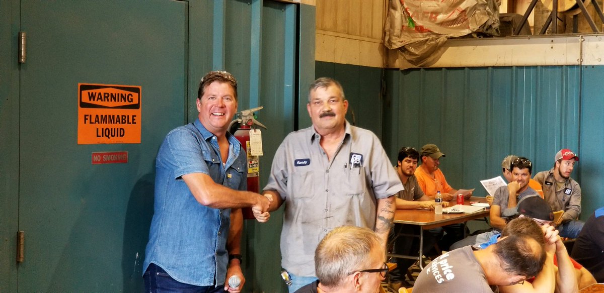DPriceMetalServ's tweet photo. Many thanks to #AlroSteel for the complimentary luncheon today. And many thanks to a couple long time employees for their loyalty and service! Just about 50 years total service here! #Manufacturing #HonoredEmployees #GratefulCompany https://t.co/MAQr4ytJML