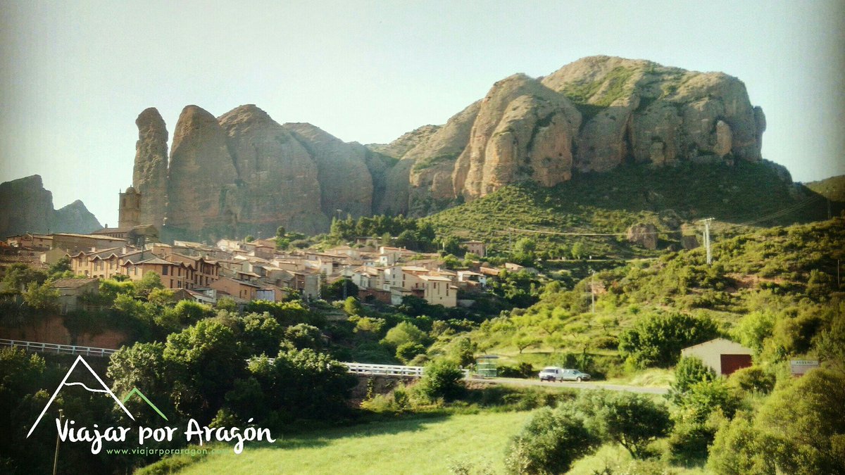 Hacemos un pequeño parón en este pequeño pueblo de la #HoyadeHuesca q bien podría estar incluido en listado d #LosPueblosmásBonitosdeEspaña