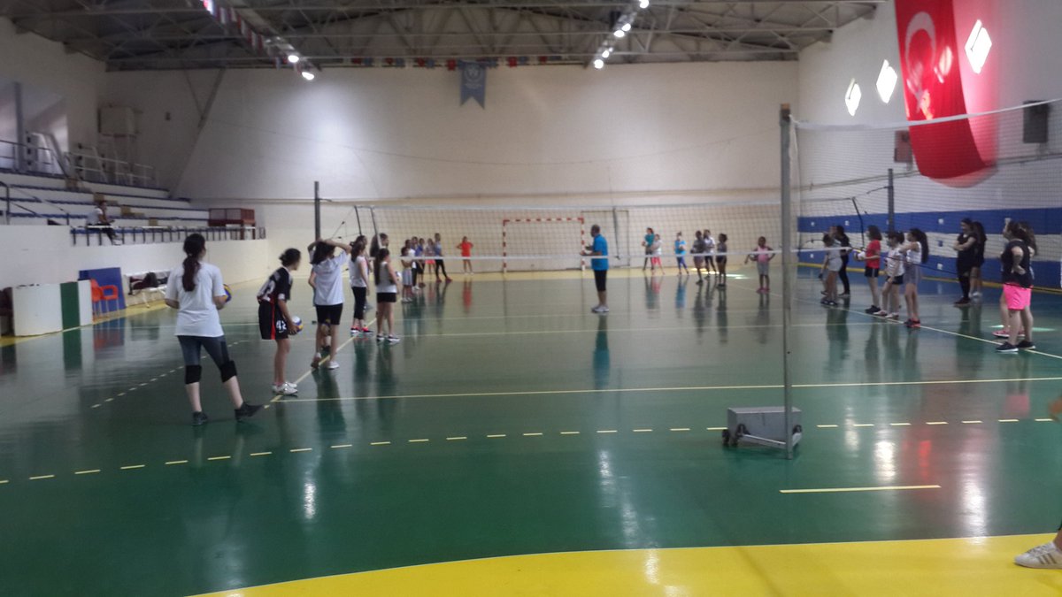 Mersin Gençlik Hizmetleri ve Spor İl Müdürlüğü il spor merkezi yaz spor okulları #voleybol  #mersinvoleybol antrenmanları