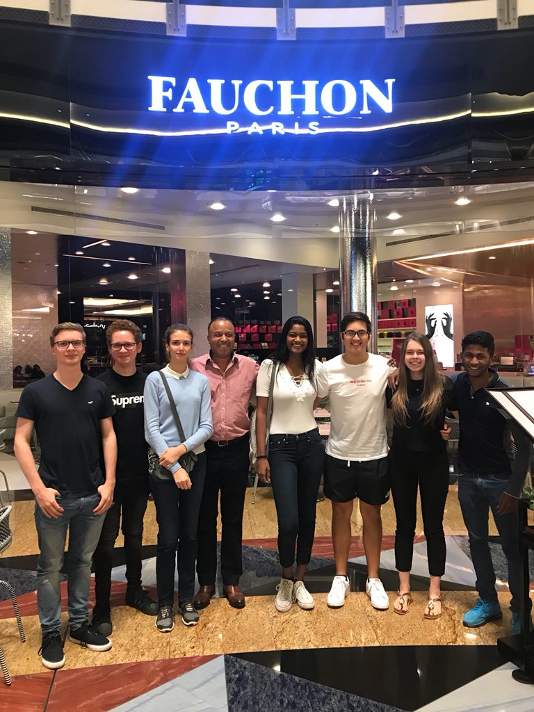 JESSMFLDept's tweet photo. What a better way to end the year than with a delicious meal with my lovely Year 12 French class #JESS_Secondary #JESSMFL https://t.co/vwadfpErvY