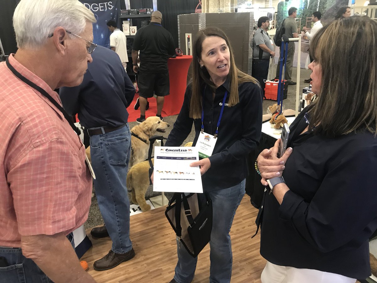 Liz from @GingerLeadDog showing off what’s new @superzootweet #sz18 @FIDOFriendly