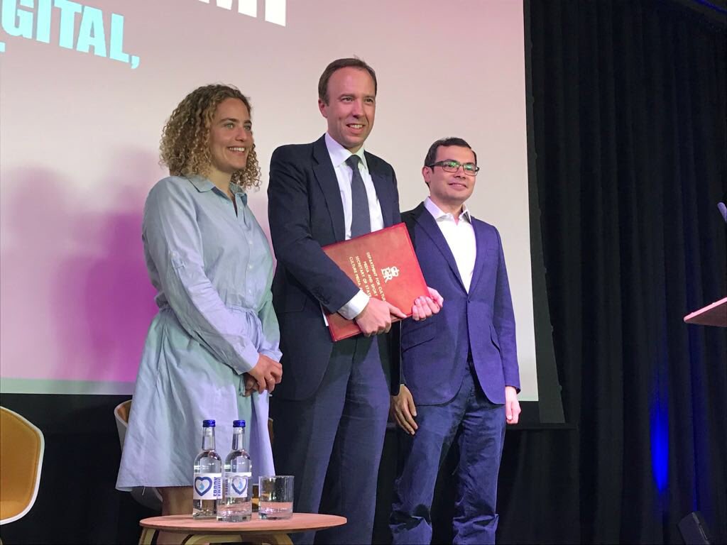 MattHancock's tweet image. NEWS: Delighted @deepmind founder @demishassabis is joining our Office for #AI as an adviser. An immense talent who will help us keep Britain at the cutting edge of ethical AI development for the future #IndustrialStrategy #TechisGREAT
#AISectorDeal gov.uk/government/new…