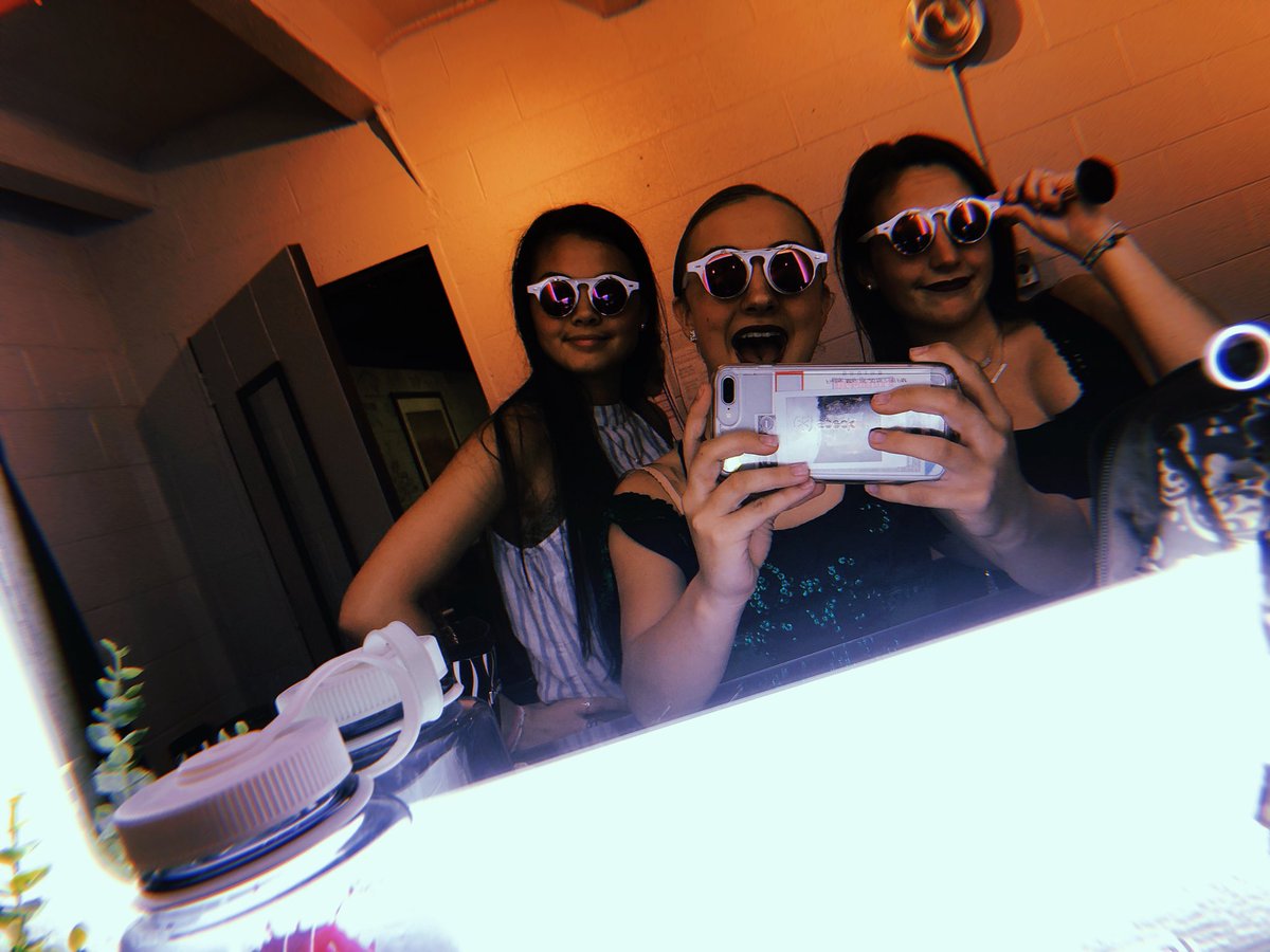 Josie_Claire826's tweet photo. Happy happy birthday Calista!! So thankful for all the crazy fun mems we’ve made and so excited for many more! Can’t wait to spend the day with you!! Love you💞💞💞💞 #16 #fullsnd #movs @calistaelliott https://t.co/cUECJ0wAQk