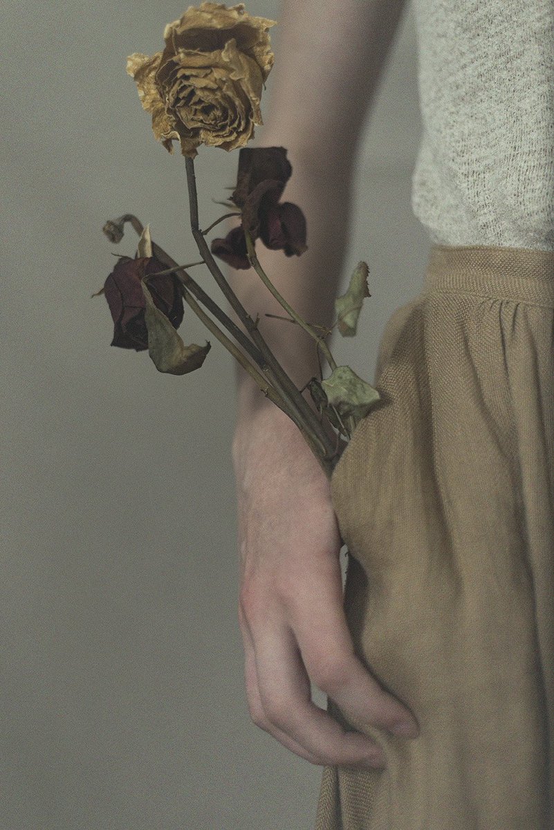 CrocoMagazine's tweet photo. Do you find beauty in the simplicity? Are you a vintage lover? Then you can't miss 'Fragmentos' by ig. @melseser 
Find this sensitive editorial on our story on the Instagram! https://t.co/34PG2rKxUx
Model: @vanessa_flikkema #FIFTHModels Stylist: ig. @noemicbc Mua: ig. @farrerasm https://t.co/kuCjTCXWHA