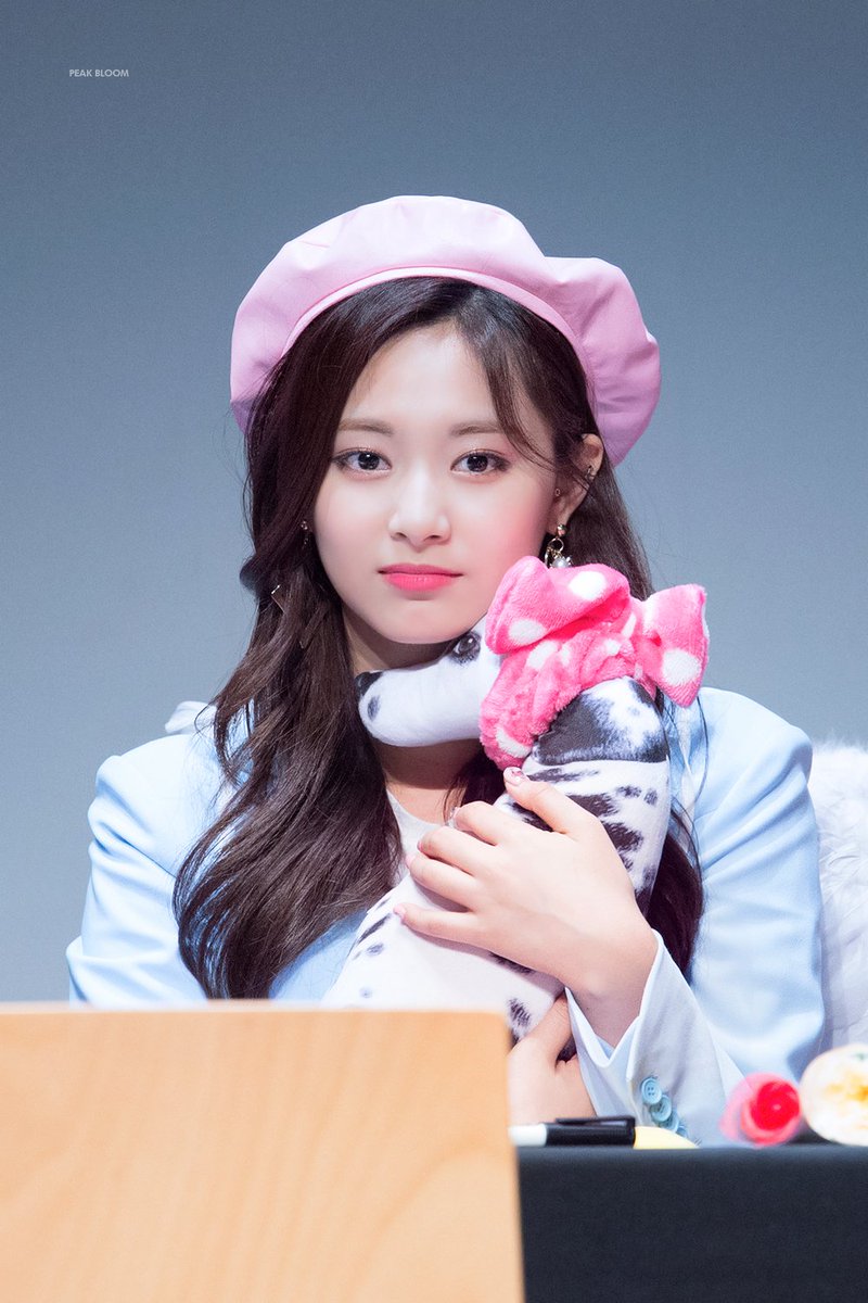 peakbloom_tw's tweet photo. 180428 상암 팬싸인회 쯔위 #TWICE #트와이스 #TZUYU #쯔위

https://t.co/Srlig38wDM https://t.co/ngoNjwTO9G