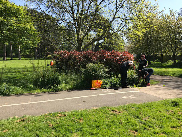 catoralexandra's tweet photo. Cator Park volunteer #communitygardening sessions! Some dates for your diary - please join us if you can. No experience needed!
#penge #beckenham

1 July
10:00-12:00

17 July 
19:00-20:30

11 August
10:00-12:00

21 August
19:00-20:30

1 Sept
10.00-12:00

25 Sept
19:00-20:30 https://t.co/8KByjziLom