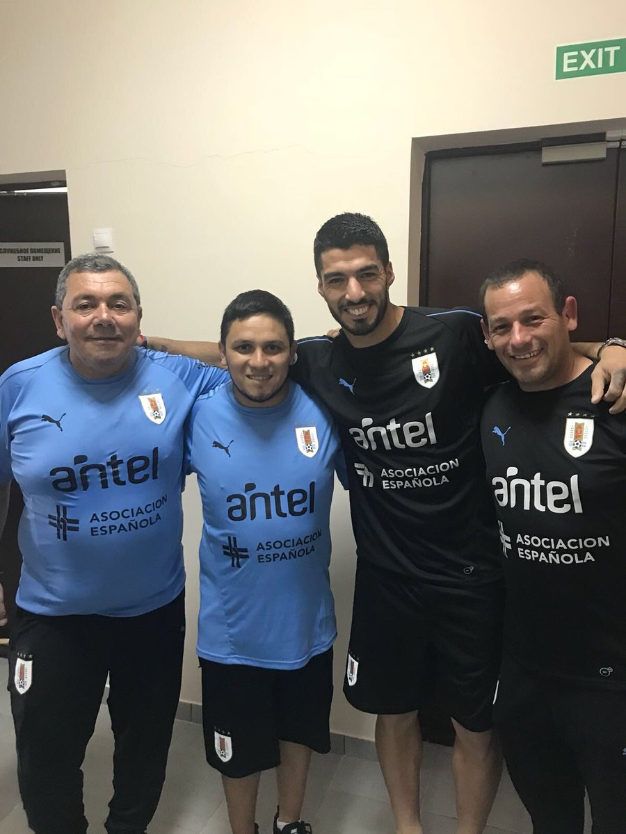 LuisSuarez9's tweet photo. Rehabilitation day 💪💪 here’s a picture that don’t appear often but are extremely important for what they do for us: MINGU, GUILLE and VICTOR 👏👏👏 https://t.co/IKIoEj5VRB