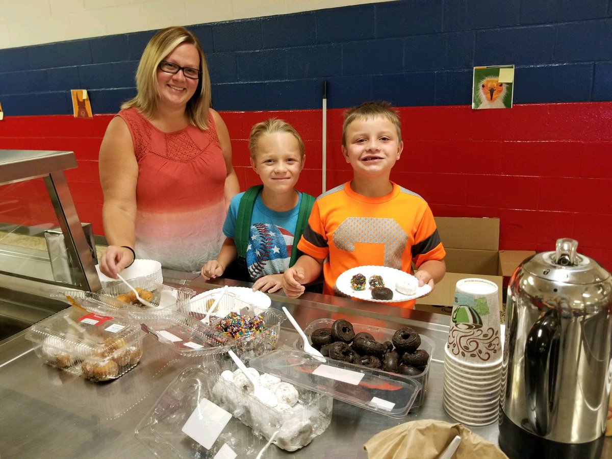 BentonElem's tweet photo. You DOUGHNUT know how successful our #R2BR breakfast and books were this morning! Families enjoyed reading together and eating tasty donuts! #summercamp #familyengagement #readingislit @PCNTN @PolkTNSchools @ReadtobeReadyTN https://t.co/Q9KJCvWcaV