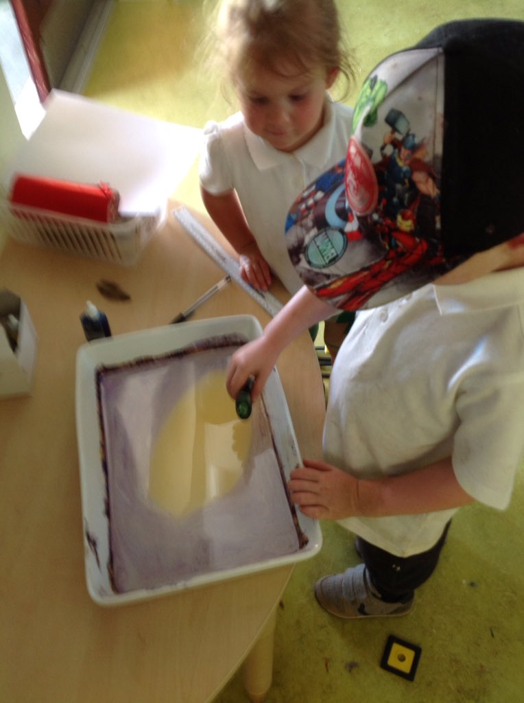 brightstarsrud's tweet photo. The children enjoyed watching the colours mixing together, using marble paint and water. We then put paper in it to make beautiful pictures. #ExpressiveArtandDesign #Colourchanges #creativechildren https://t.co/RjPqfxzt9q