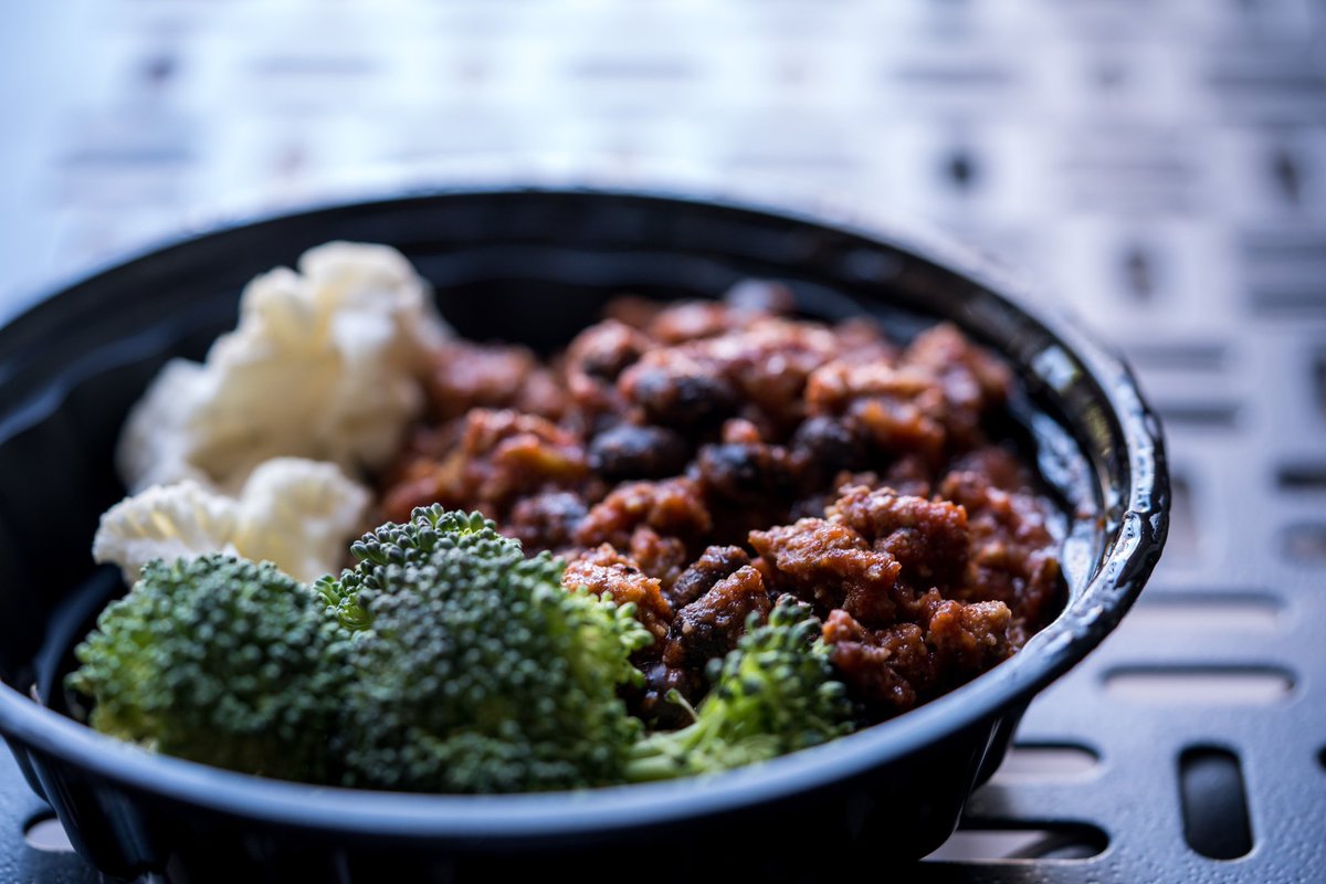 onseasonmeals's tweet photo. SIGNATURE MEAL TURKEY CHILI! Why focus on protein for breakfast? It helps reduce high blood pressure, you feel more satisfied and your metabolism changes for the better!We also have Breakfast Specials LOADED BREAKFAST KETO QUICHE and BREAKFAST ENCHILADAS! Order @ #onseasonmeals! https://t.co/88B503KIQU