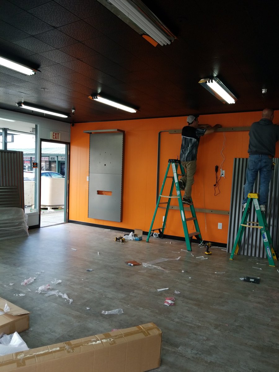 TareeVIP's tweet image. Bridgeport install under way! Simple Wireless Remodel West WA #3 #boostmobile #vipwireless @daveberginvip @vipwirelessrealestate