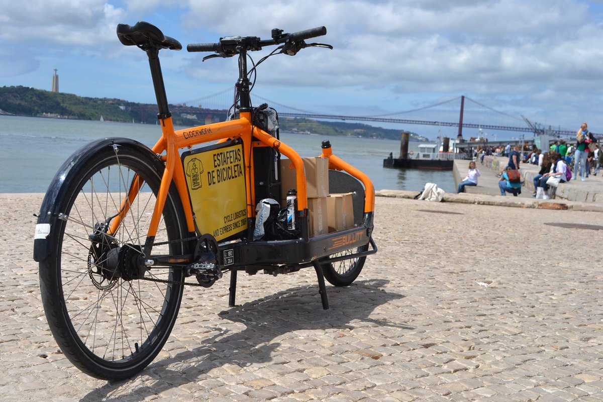 A @camisolaamarela aderiu ao Biklio. Agora além de ires a lojas Biklio, sempre que precisares de entregar ou receber algo, já sabes: chama a Camisola Amarela, e pede o teu desconto Biklio. 😉
Photo Credits © <a href="/CamisolaAmarela/">Camisola Amarela</a> 

#bikewithbenefits #bikeforgood