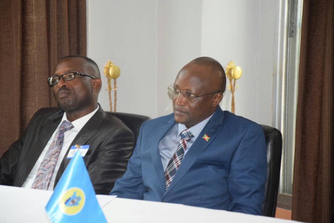 UbumweHebdo's tweet photo. Icegera ca mbere c,Umukuru w,igihugu @Sindimwo_G yuguruye kumugaragaro #Leadership breakfast yateguwe na #LeadMissions International https://t.co/1hNR9iAtCl
