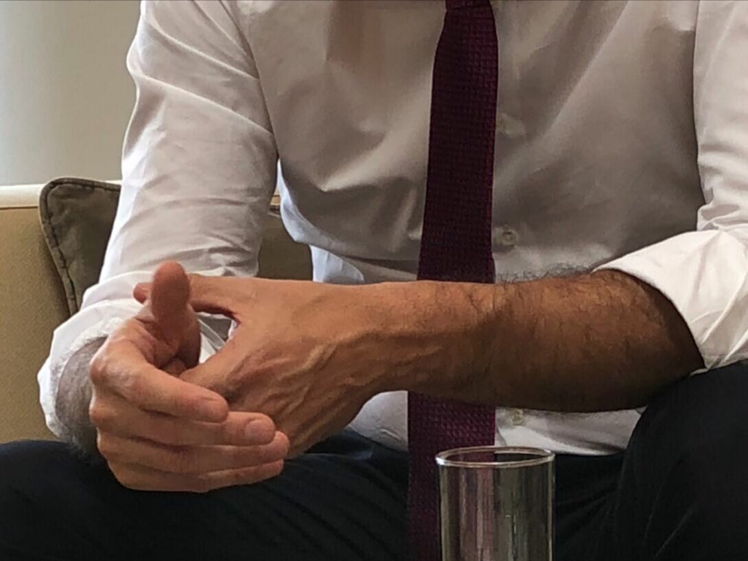 desdelamoncloa's tweet photo. .@sanchezcastejon evalúa sus recientes encuentros con líderes europeos tras visitar esta mañana a #AngelaMerkel en Berlín. Las manos del Presidente marcan la determinación del Gobierno. Mañana comparece ante el @Congreso_Es https://t.co/QZqtwQa3rT