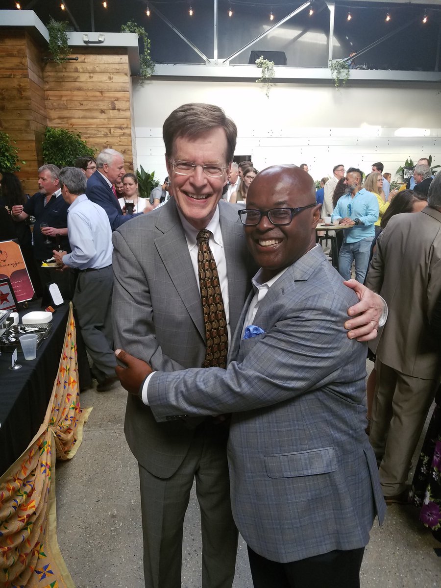 lucasformayor's tweet image. Had a great time at @Barrett4MKE's annual Restaurant Roundtable!  Thriving local businesses - like the restaurants on display last night - help build a #StrongAndSafe community for all.