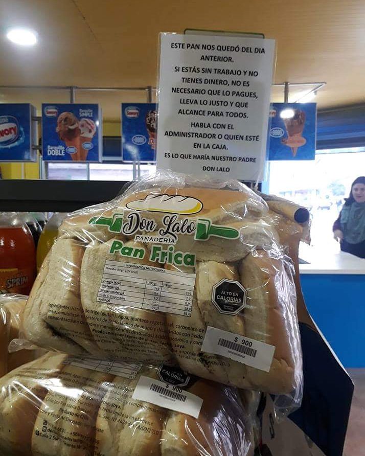 Excelente iniciativa en la panaderia "Don Lalo" frente al terminal de Talca.
Solo esperamos que este bello gesto sea aprovechado por quienes realmente lo necesitan.👏👏👏👏👏👏👏👏