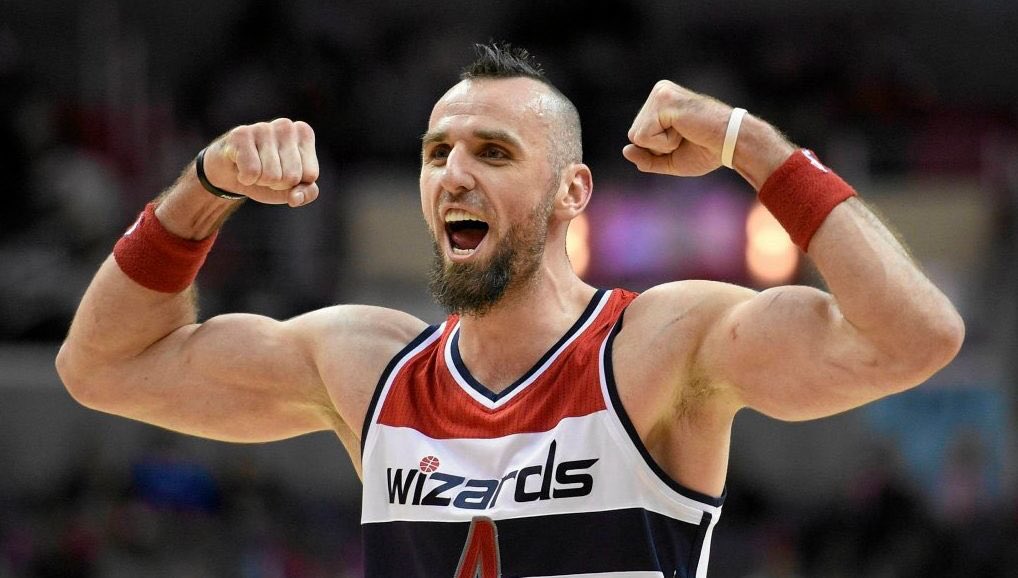 in_nba's tweet photo. クリッパーズとウィザーズでトレードが成立。

【クリッパーズ】オースティン・リバース

⇅

【ウィザーズ】マーチン・ゴータット

オースティンは2014-15シーズンから父、ドック・リバースHCが指揮するLACで活躍しました。 https://t.co/yyKpomvlX2