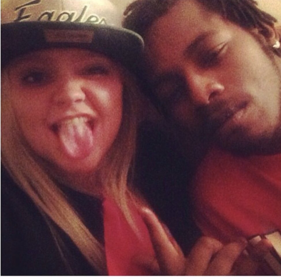 ThatGirlRandaa's tweet photo. Takin it way way back till when we was babies 😅 #2012throwback https://t.co/IXK100qPuj