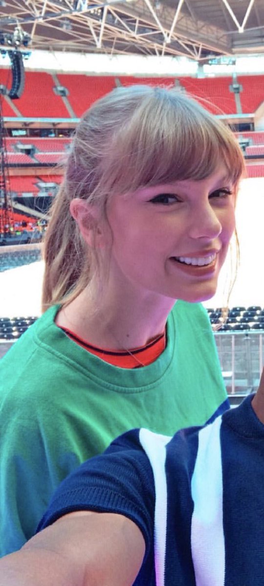 justayswift13's tweet photo. Is she really turning 29 this year or 19????? https://t.co/XOJlz8TDN1