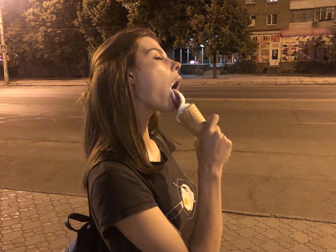 1 pic. You can not imagine how much I love ice cream #? https://t.co/nqAnxyDdK6