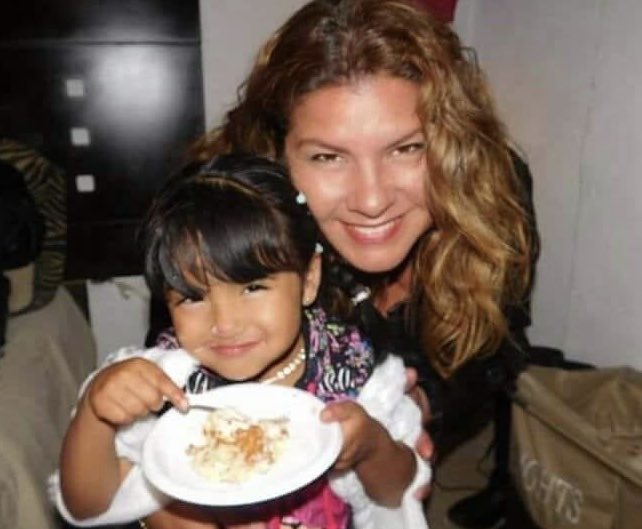 Junkiekidmusic's tweet photo. Nunca publico nada sobre mi familia pero esta vez ocuparé su ayuda, mi madre no aparece, fue ultima vez vista cerca de Televisa San Angel, les dejo unas fotos aquí, su nombre es Roxana Moreno Silva, tengo fé en Díos que vas a aparecer🙏🏼 #CDMX RT https://t.co/qf79ueZYtX