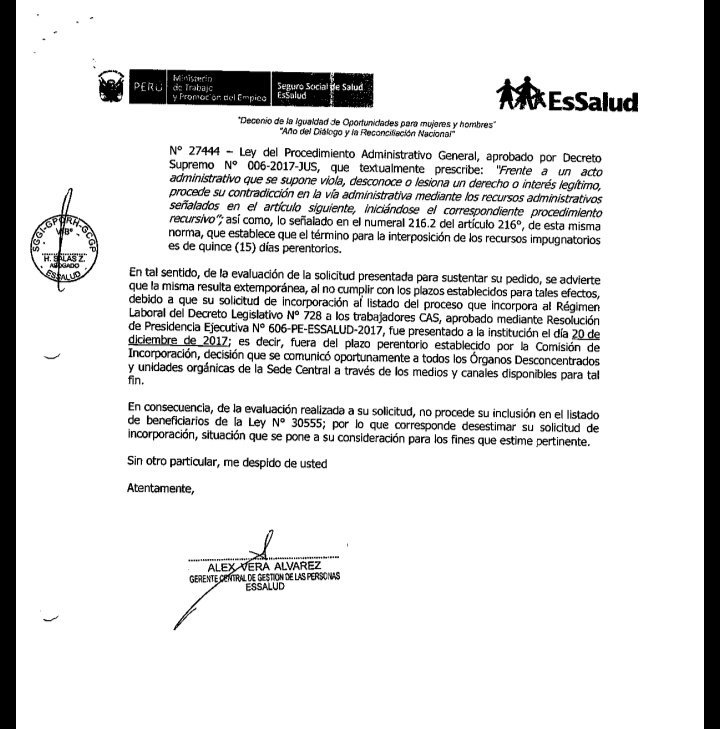 Anniecas16's tweet photo. No están en la lista de @Cas_a_728 Fecha de ingreso 2011 labores ininterrumpidas, se acogen a la #Ley30555 presentan solicitud el 20/12/17 exGCGP DraHuaitalla, 6meses después responden su documento es extemporàneo. 
#Error es responsabilidad de #Essalud la base de datos. https://t.co/0vruBuEq9x