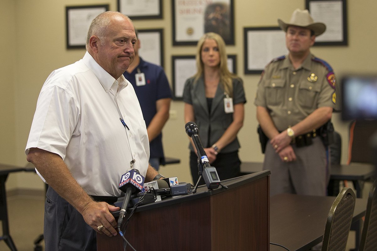 tdtnews's tweet photo. NEW: Images from #Coryell Memorial Hospital #explosion news conference by @tdtnews photojournalist Michael Miller. #HospitalExplosion #Gatesville https://t.co/jQSceW3lEo