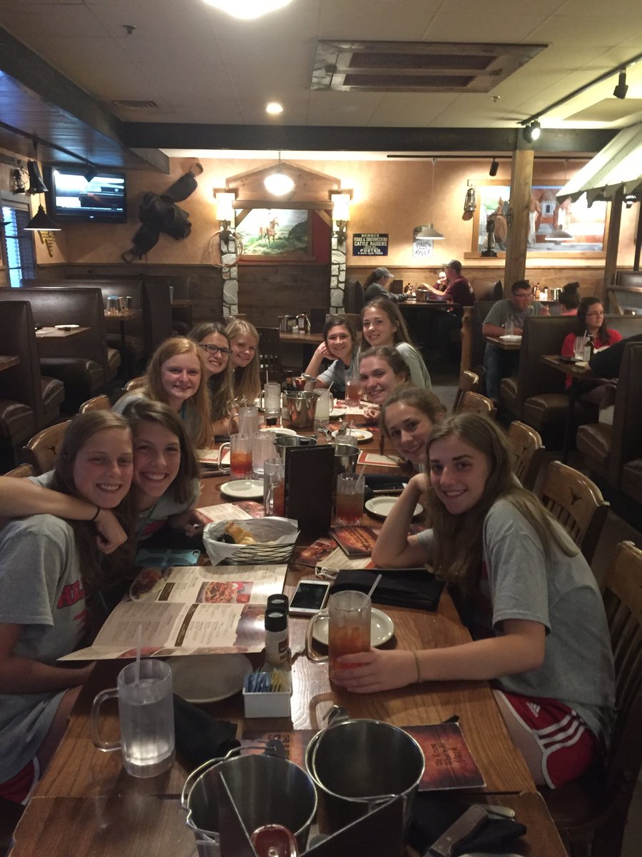 HHSBoss's tweet photo. Team dinner. #coltonssteakhouse #sorryaboutthelockerroom https://t.co/8l5HW11OYX